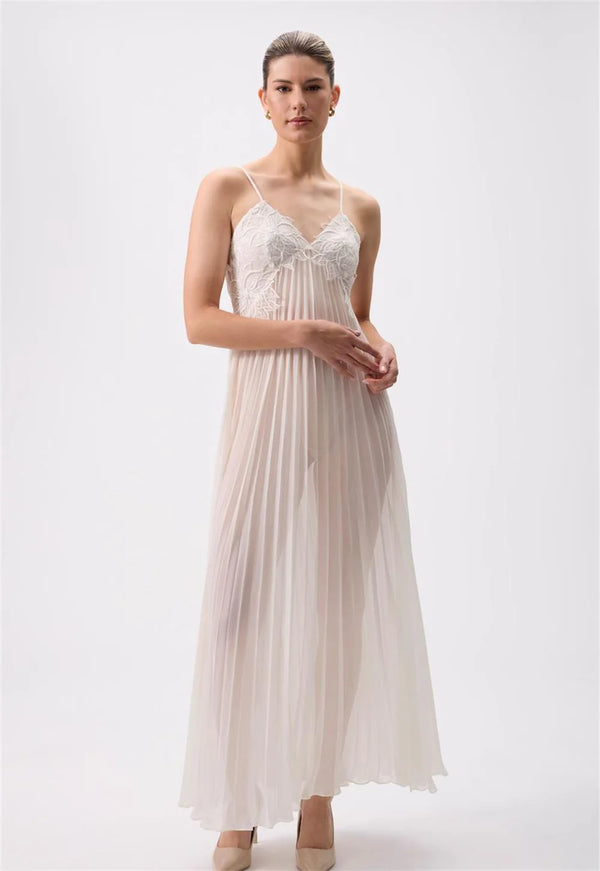 Delight Gown in Ivory - Romantiques