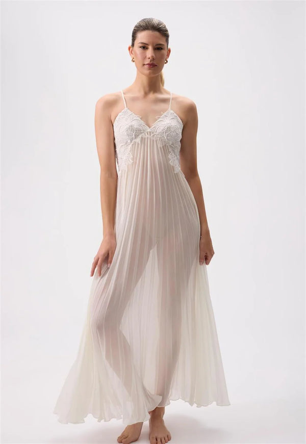 Delight Gown in Ivory - Romantiques