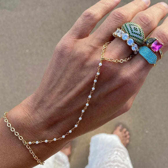 Tiny Pearl Handchain - Romantiques