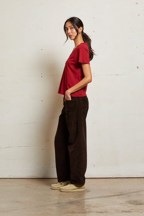 Hendrix Lightweight Cotton Boxy V-Neck Tee in Maple - Romantiques