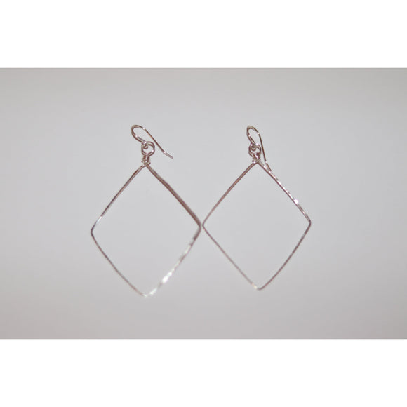 Small Hammered Diamond Shaped Earrings in sterling silver - Romantiques