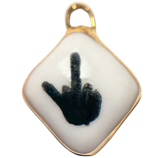 Shà Parlé Middle Finger Charm - Romantiques