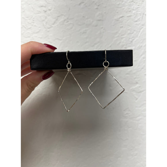 Large Hammered Diamond Earrings in Sterling Silver - Romantiques