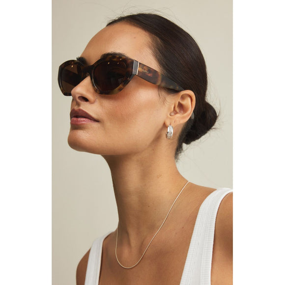Mirage Polarized Sunglasses in Brown-Tortoise - Romantiques