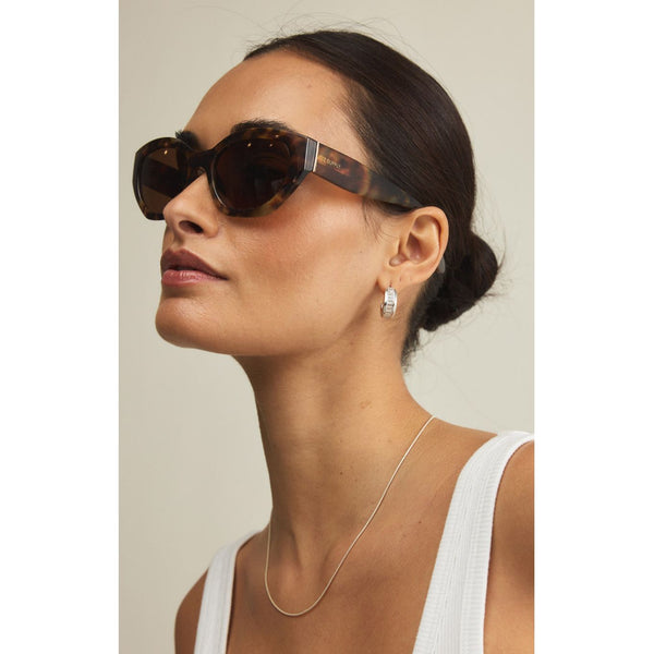Mirage Polarized Sunglasses in Brown-Tortoise - Romantiques