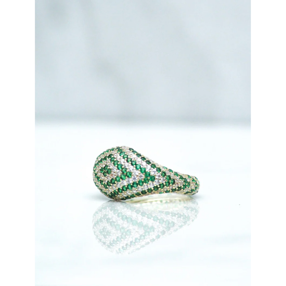 Native Gem Axel Chevron Ring in Emerald - Romantiques