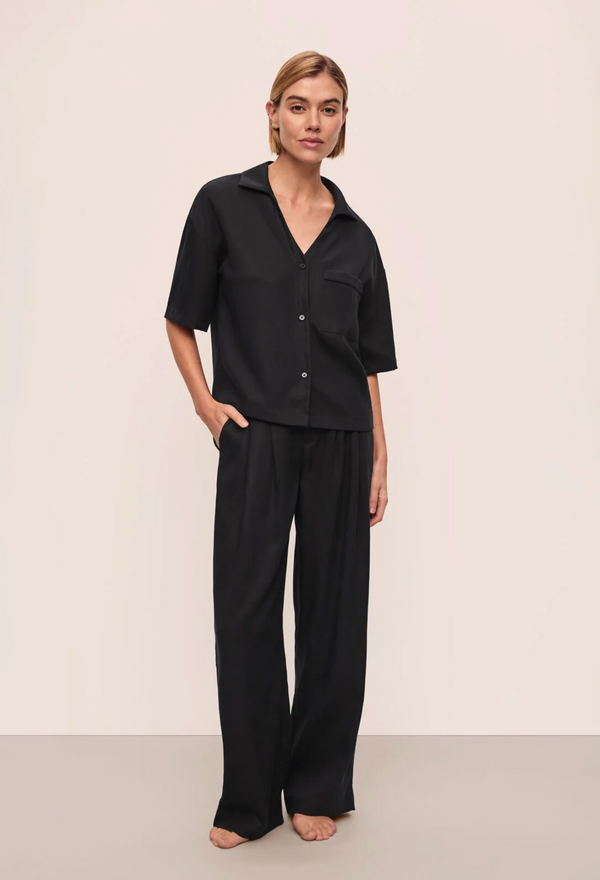 Tencel Woven Short Sleeve Top In Black - Romantiques
