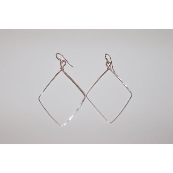 Small Hammered Diamond Shaped Earrings in sterling silver - Romantiques