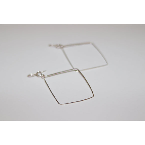 Small Hammered Diamond Shaped Earrings in sterling silver - Romantiques